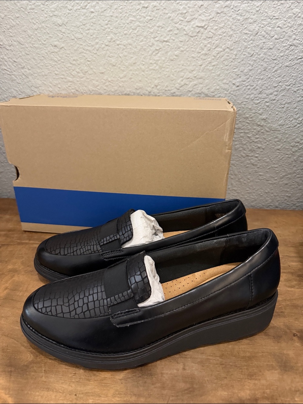 Clarks Black Women’s Slip-On Sharon Pace Loafers size 9.5